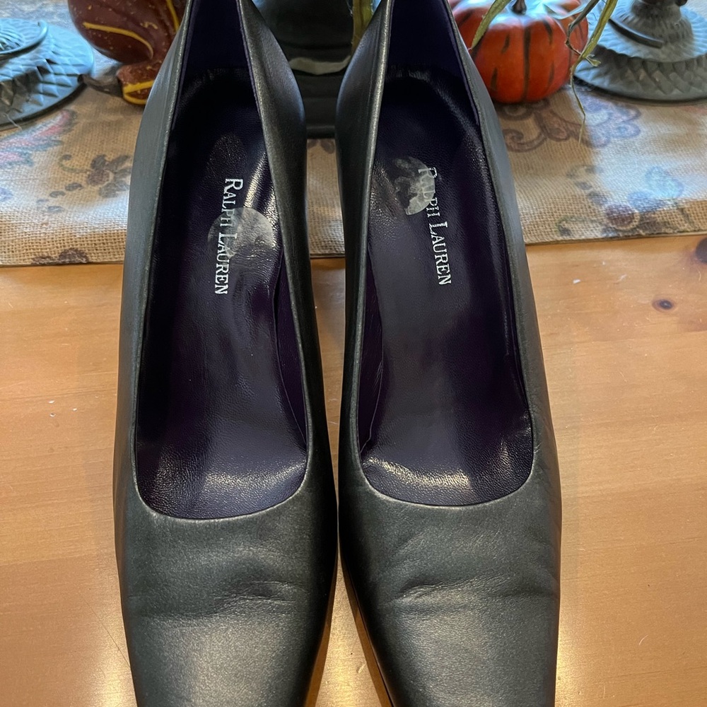 Beautiful Ralph Lauren leather purple label pewter pumps size 9B
